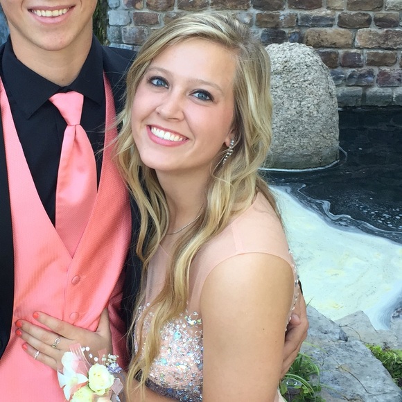 Profile Picture of Christy Vassar (@christy_vassar) on Poshmark