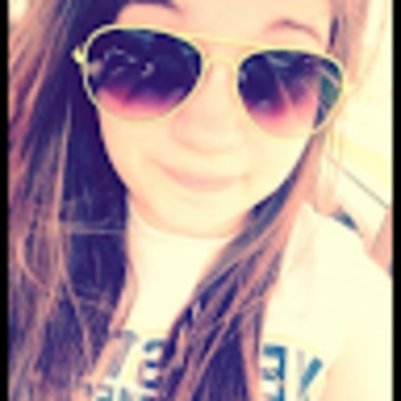 Profile Picture of Amanda Klasa (@aklasa) on Poshmark