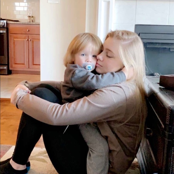 Profile Picture of Raechal Schoenberger (@raechal_s) on Poshmark