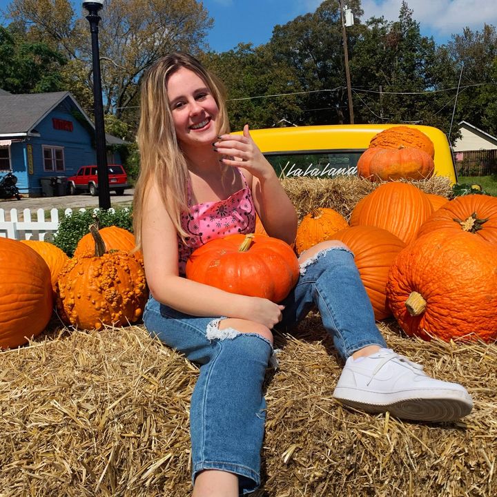 Callie - Tiktok Profile Picture of Callie (@callielavalle) on Tiktok