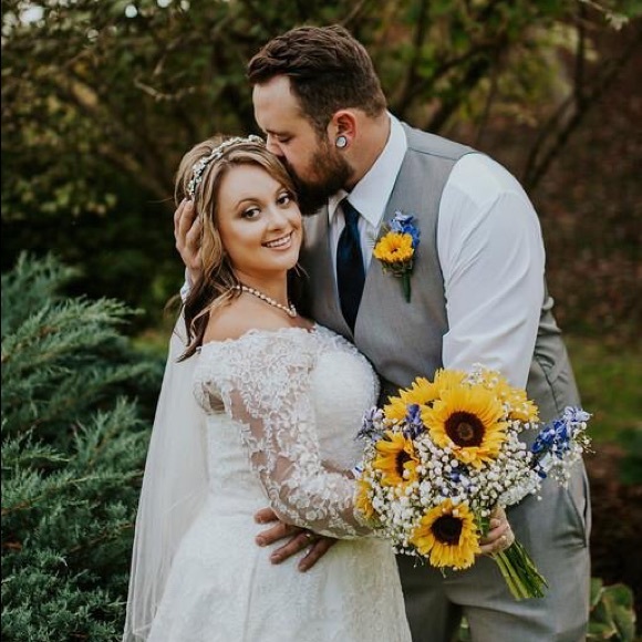 Profile Picture of Brooke Stonerock (@brookeann1212) on Poshmark