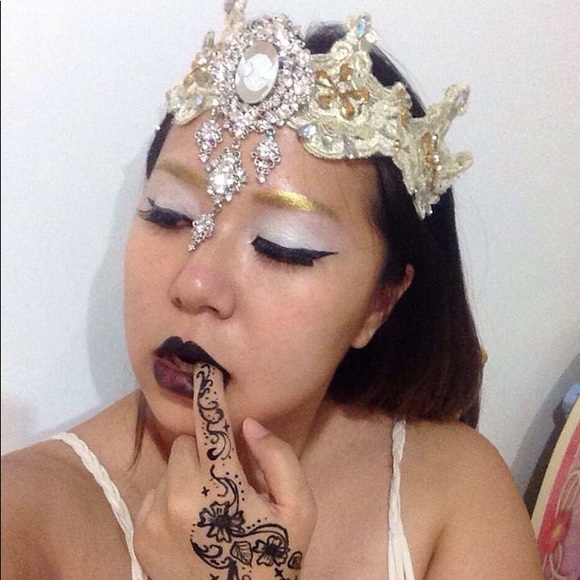 Profile Picture of Wendy Yang (@pearlypakarang) on Poshmark