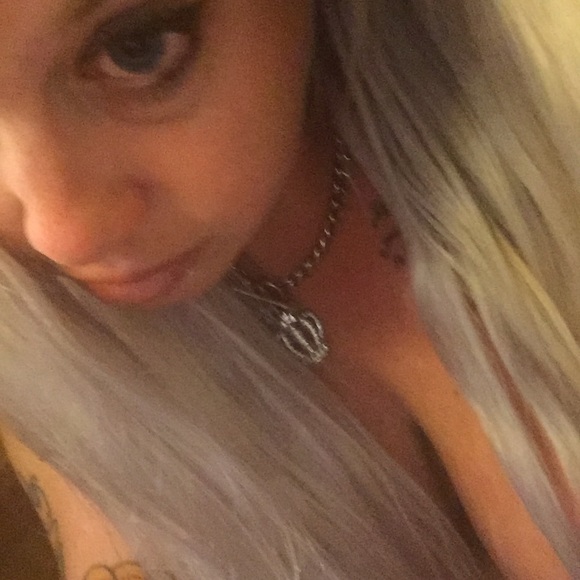 Erin Leezer - Poshmark Profile Picture of Erin Leezer (@rollergirlxx) on Poshmark