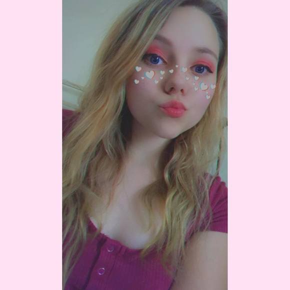 Profile Picture of Kennedy Siders (@kbumblebees13) on Poshmark