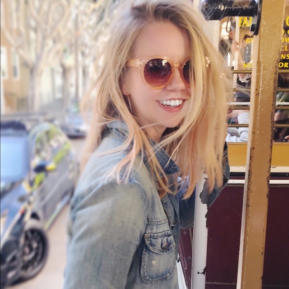 Randi Nuorala - Poshmark Profile Picture of Randi Nuorala (@randinuorala) on Poshmark