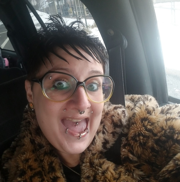 Profile Picture of Pixie Pulsinelli (@pixiefire1031) on Poshmark