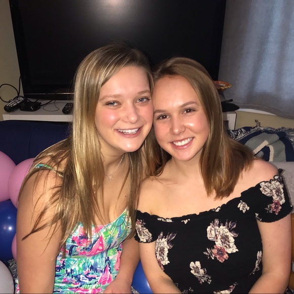 Profile Picture of Marianne Molloy (@marianne_molloy) on Poshmark