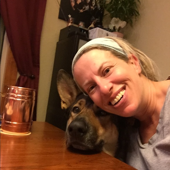 Profile Picture of Erika Valtinson (@erikavaltinson) on Poshmark