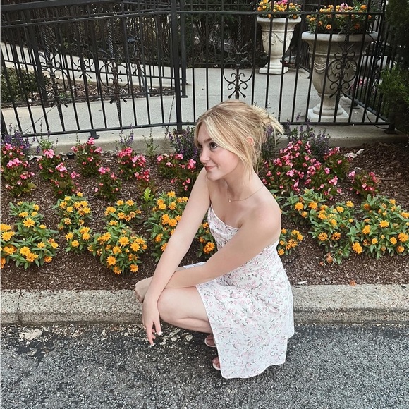 Bella Braatz - Poshmark Profile Picture of Bella Braatz (@bella_braatz) on Poshmark
