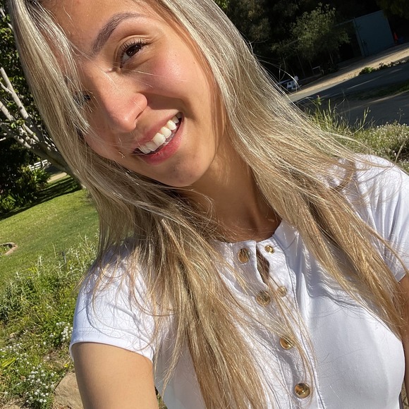 Sabrina Artioli - Poshmark Profile Picture of Sabrina Artioli (@sahsah14) on Poshmark