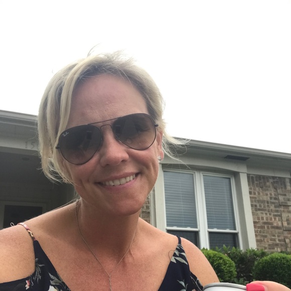Profile Picture of Jennifer Caplinger (@jcaplin) on Poshmark