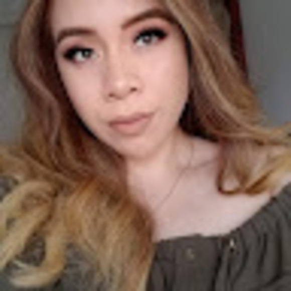 Profile Picture of Rocio Serrano (@serranobeautylv) on Poshmark