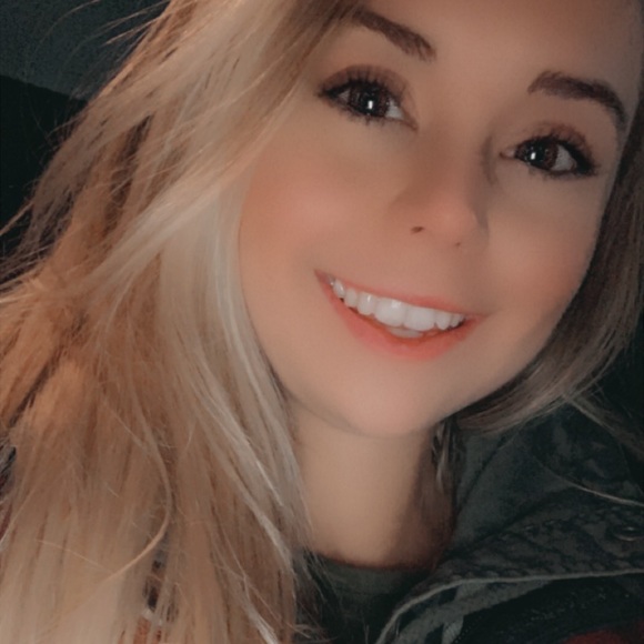 Profile Picture of Eden Lindly (@eden_lindly) on Poshmark