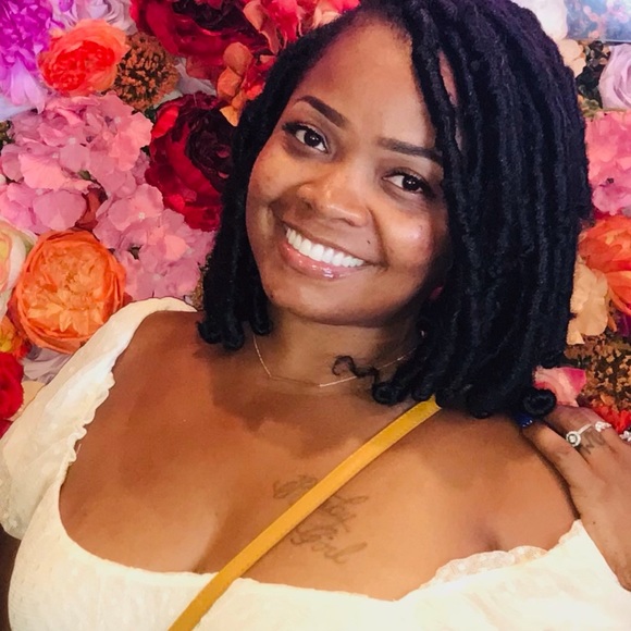 Profile Picture of Rebecca Hightower (@1lovelyb82) on Poshmark