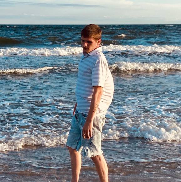 Profile Picture of Devin Williamson (@devinhaylee) on Poshmark