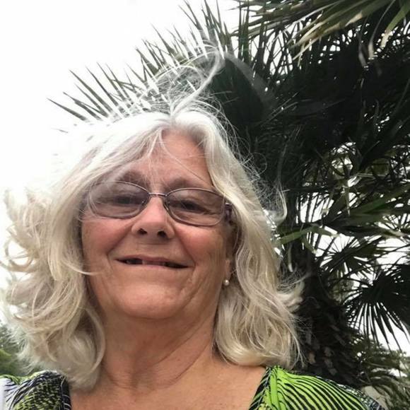Profile Picture of Roberta Tandy (@bobbietandy) on Poshmark