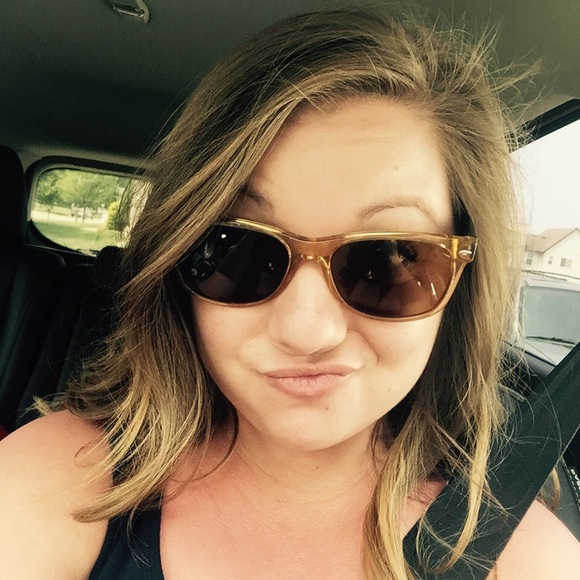 Alexis Cullen - Poshmark Profile Picture of Alexis Cullen (@alexisccullen) on Poshmark