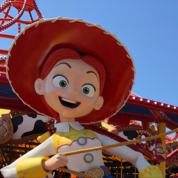 Profile Picture of Genessi Lizama (@hp07550) on Poshmark