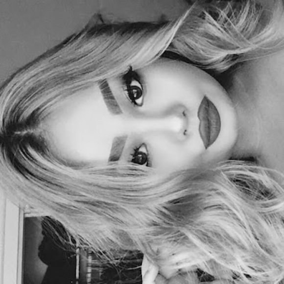 Profile Picture of Katelyn Chan (@chankatyy) on Poshmark