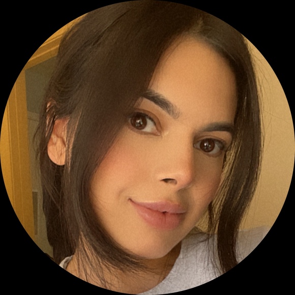 Profile Picture of Alexa Acevedo (@alexamichellee) on Poshmark