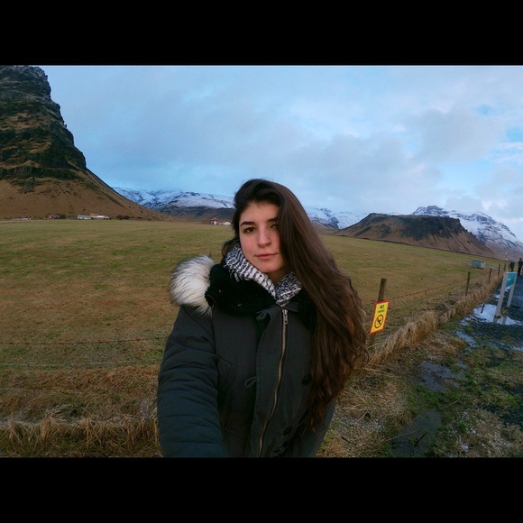 Profile Picture of Gina Formisano (@gina42498) on Poshmark