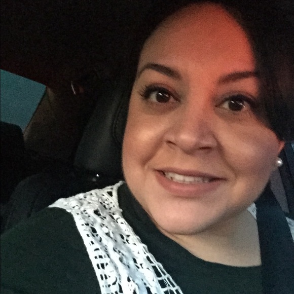 Profile Picture of Rebecca Arreola (@becky17071) on Poshmark