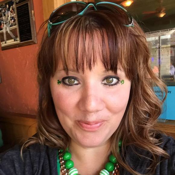 Profile Picture of Kelly Olmstead-taczala (@kellytaz) on Poshmark