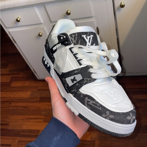 Profile Picture of Deal Giver (@hypedslick) on Poshmark