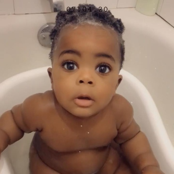 Niecey Niecey - Poshmark Profile Picture of Niecey Niecey (@niecey_niecey) on Poshmark