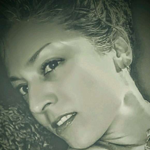 Profile Picture of Karena Finnerty (@kvfinn) on Poshmark