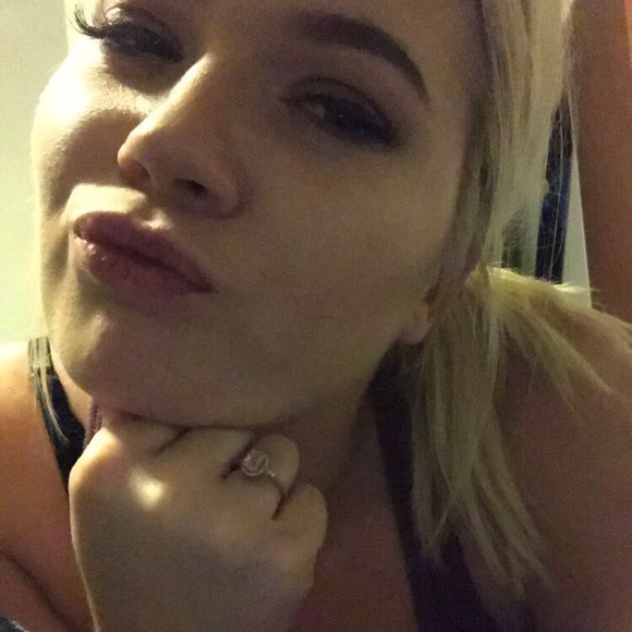 Profile Picture of Kerilynn Brewer (@kerilynn_b) on Poshmark