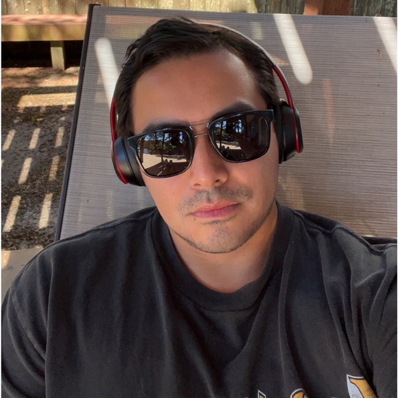 Profile Picture of David Sharp (@dsharp85) on Poshmark