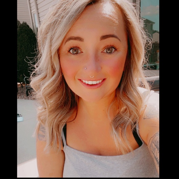 Profile Picture of Angie Kerin (@kerina1880) on Poshmark