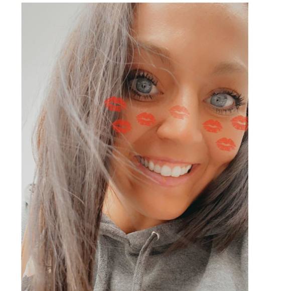 Profile Picture of Shana Courchaine (@shanacourcha661) on Poshmark