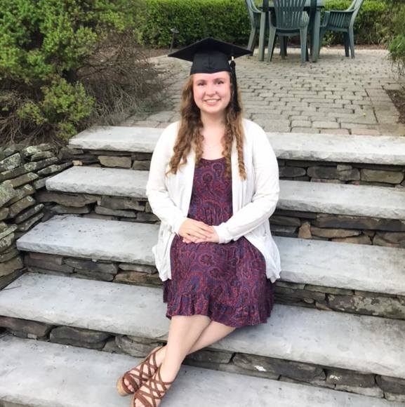 Profile Picture of Lindsey Sharp (@lincsharp54) on Poshmark