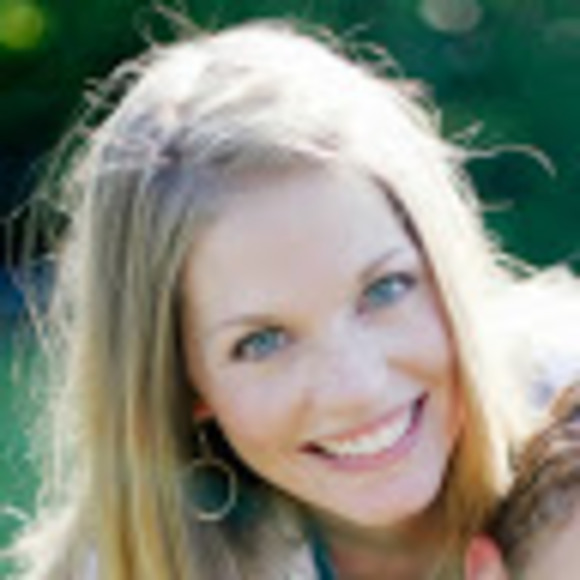 Profile Picture of Angela Nordengreen (@nordengreen) on Poshmark