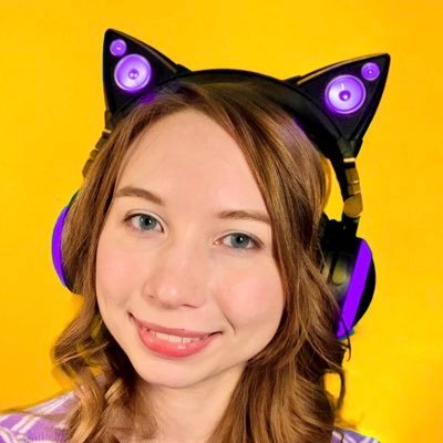 Profile Photo of Lulie Plays  👾 (@LuliePlays) on Twitter