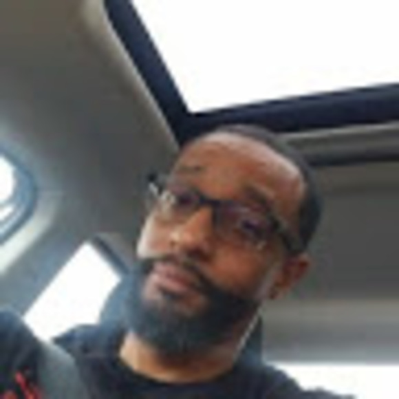 Profile Picture of Bob Adams (@bobadams205) on Poshmark