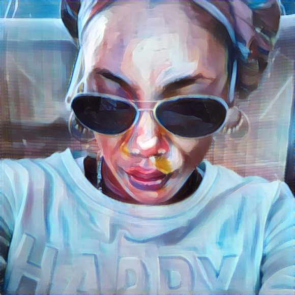 Profile Picture of Raw-roots Roots (@queendemerue) on Poshmark