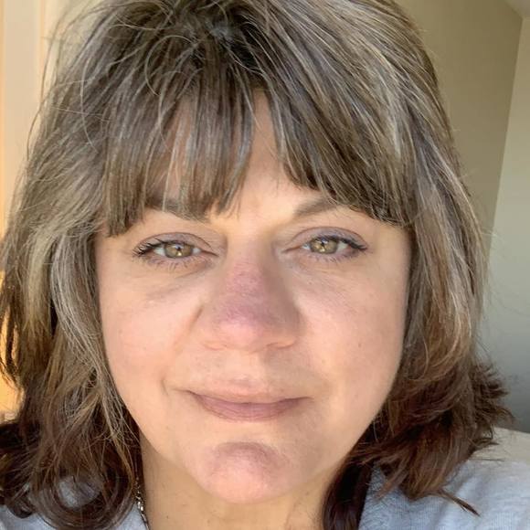 Profile Picture of Crystal Bennett (@cbennett118) on Poshmark