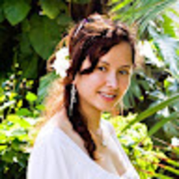 Profile Picture of Vivian Huynh (@vivshop8751) on Poshmark