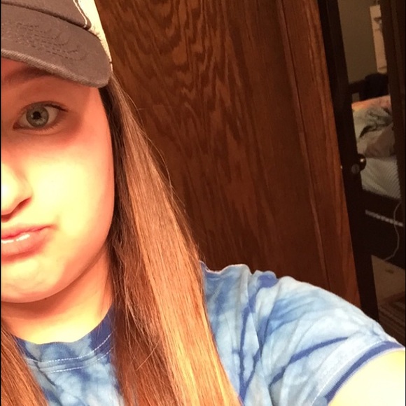 Profile Picture of Taylor Kielblock (@kielblockt34) on Poshmark