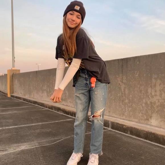 Profile Picture of Brooklynn Erno (@brooklynnerno) on Poshmark