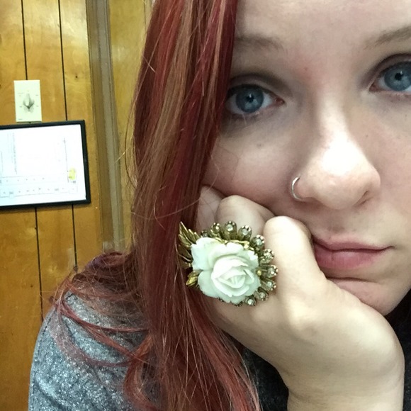 Michelle Janus - Poshmark Profile Picture of Michelle Janus (@mjanus) on Poshmark