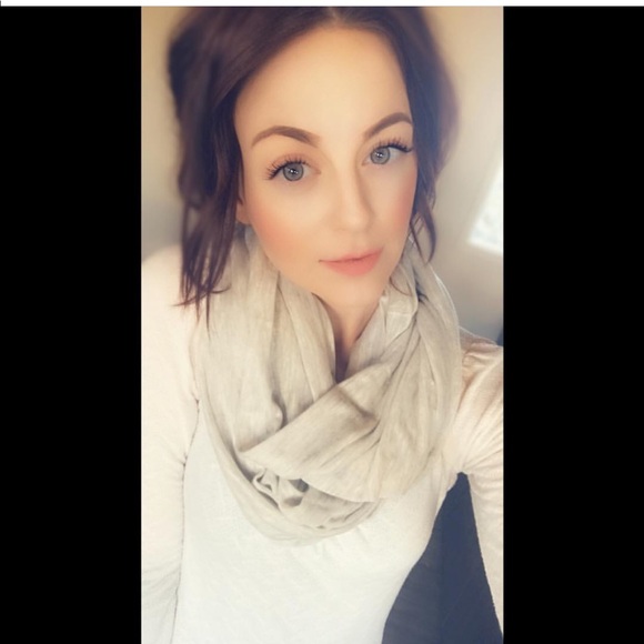 Profile Picture of Krystal Walker (@minerkrystal88) on Poshmark