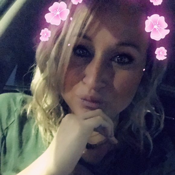 Profile Picture of Katie Quassy (@katie_rae013) on Poshmark