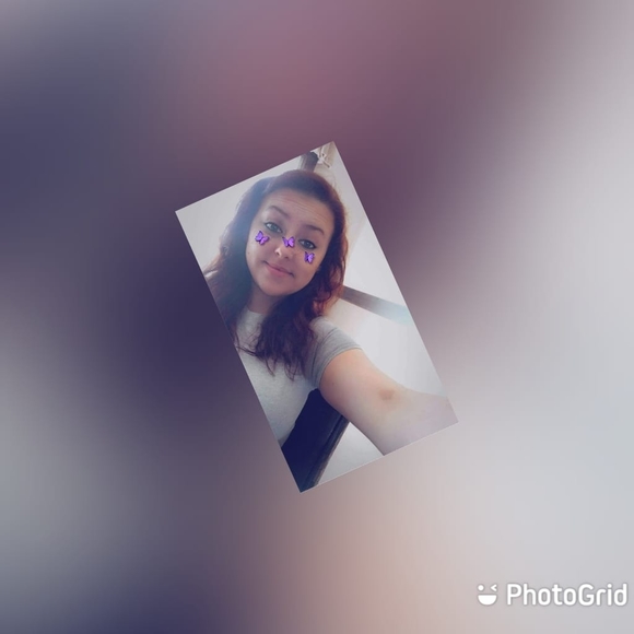 Profile Picture of Elizabeth Lynn (@elizalynn420) on Poshmark