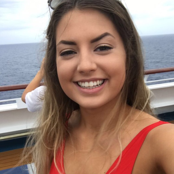 Profile Picture of Beth Dougherty (@beth525) on Poshmark