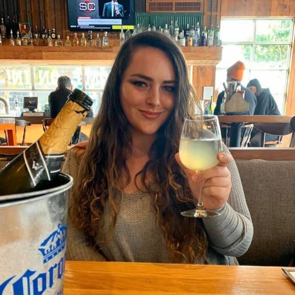 Profile Picture of Danielle Rogel (@rogeldanielle) on Poshmark