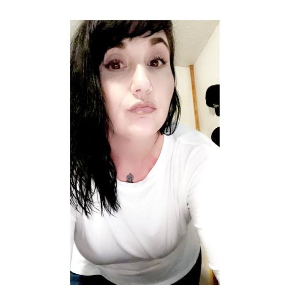 Profile Picture of Cassondra Smith (@cassandranich81) on Poshmark